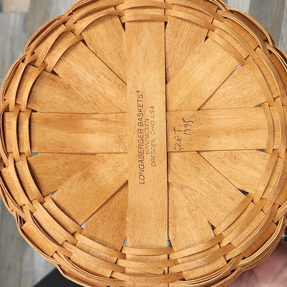 Longaberger Round Basket - Picture 4 of 6